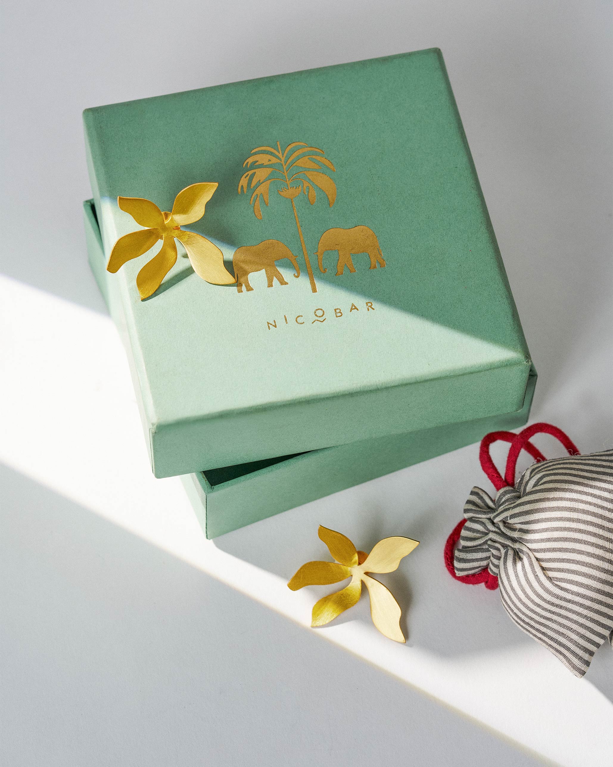 Periwinkle Studs - Gold