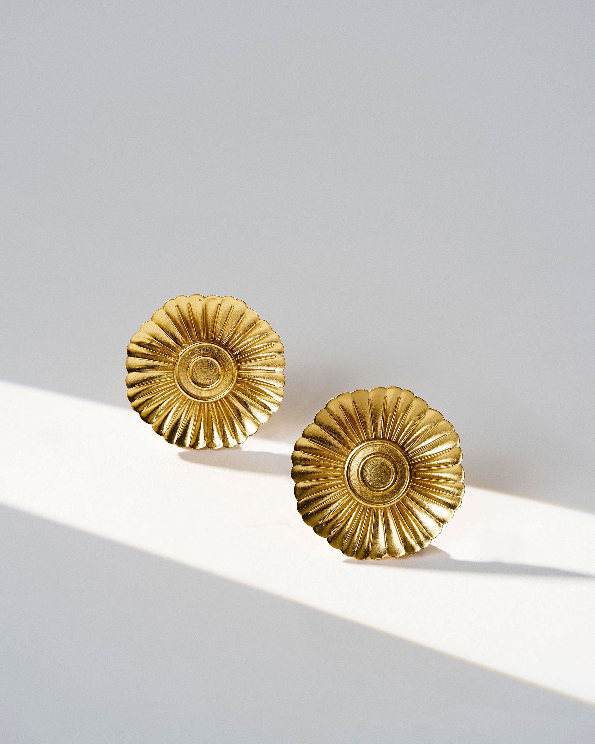 Vintage Studs - Gold