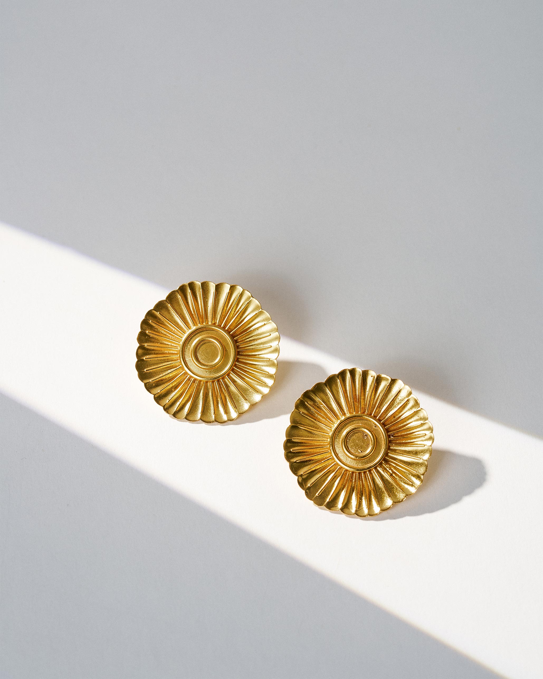 Vintage Studs - Gold