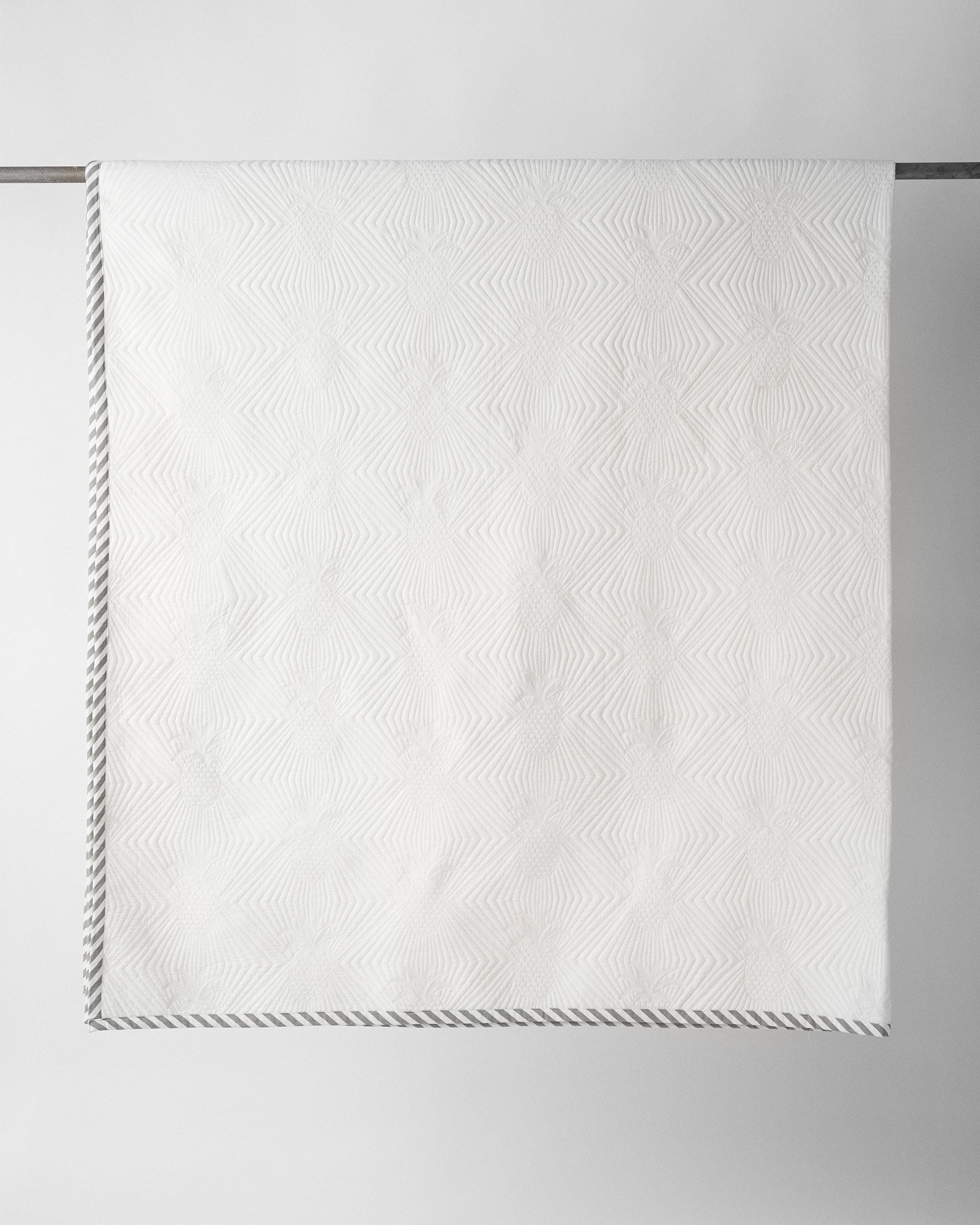 Pineapple Quilted Bedcover (King)