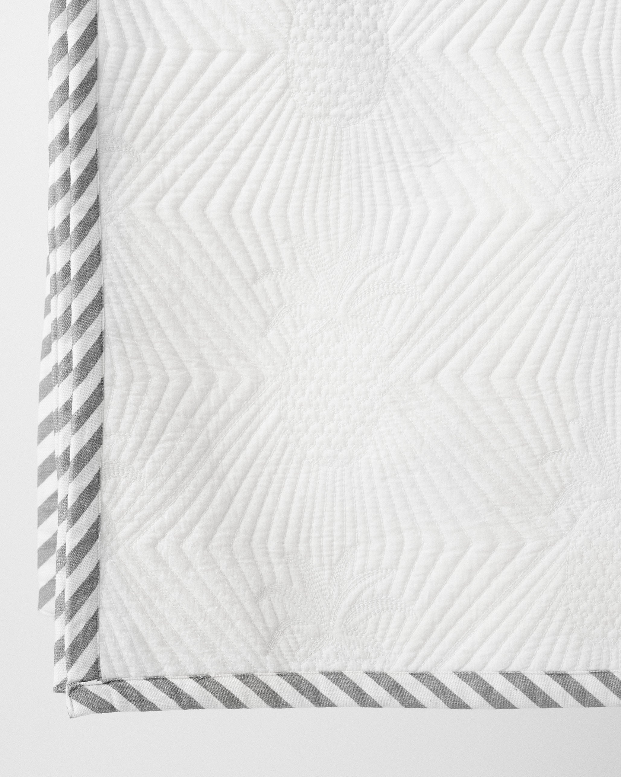 Pineapple Quilted Bedcover (King)