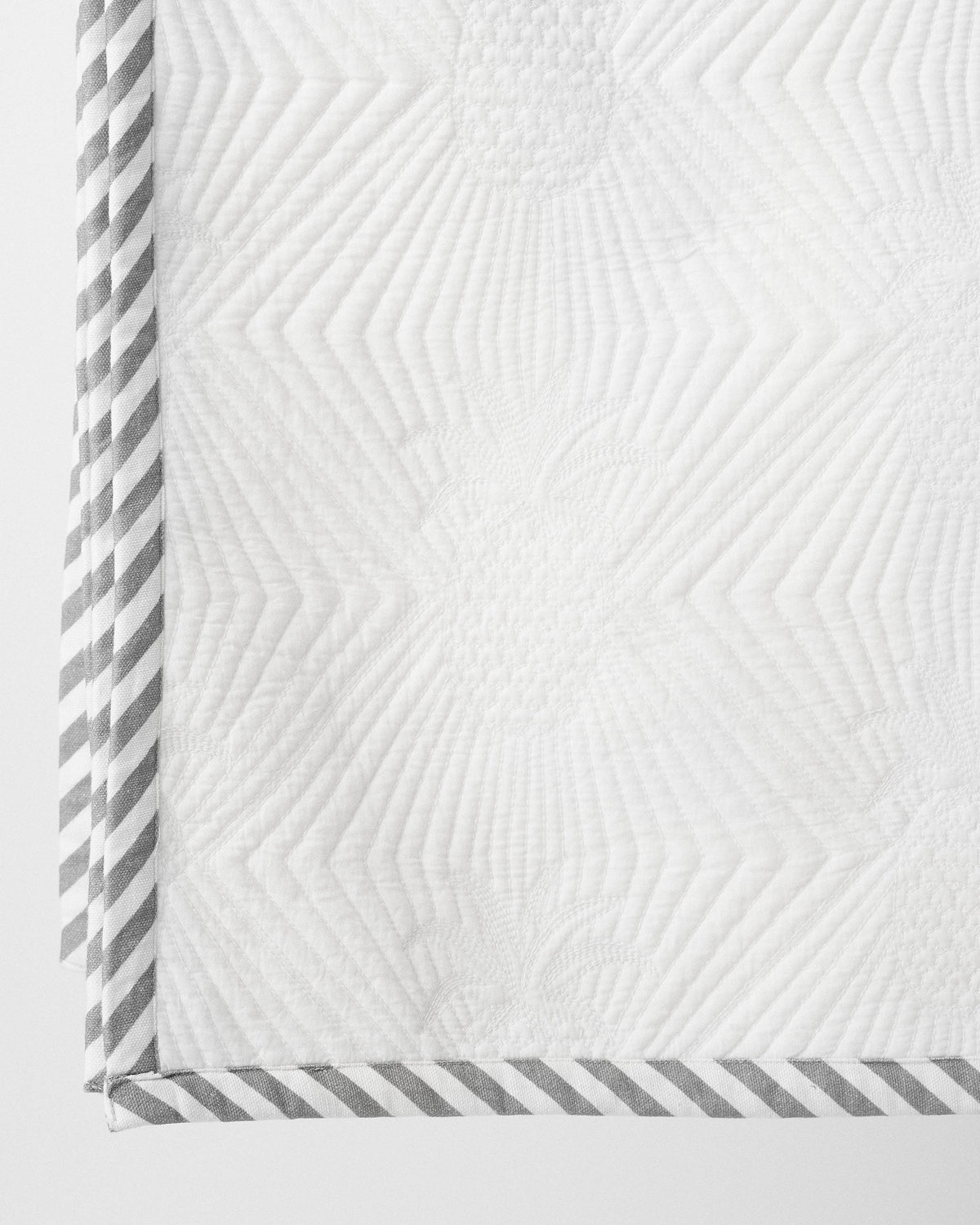 Pineapple Quilted Bedcover (King)
