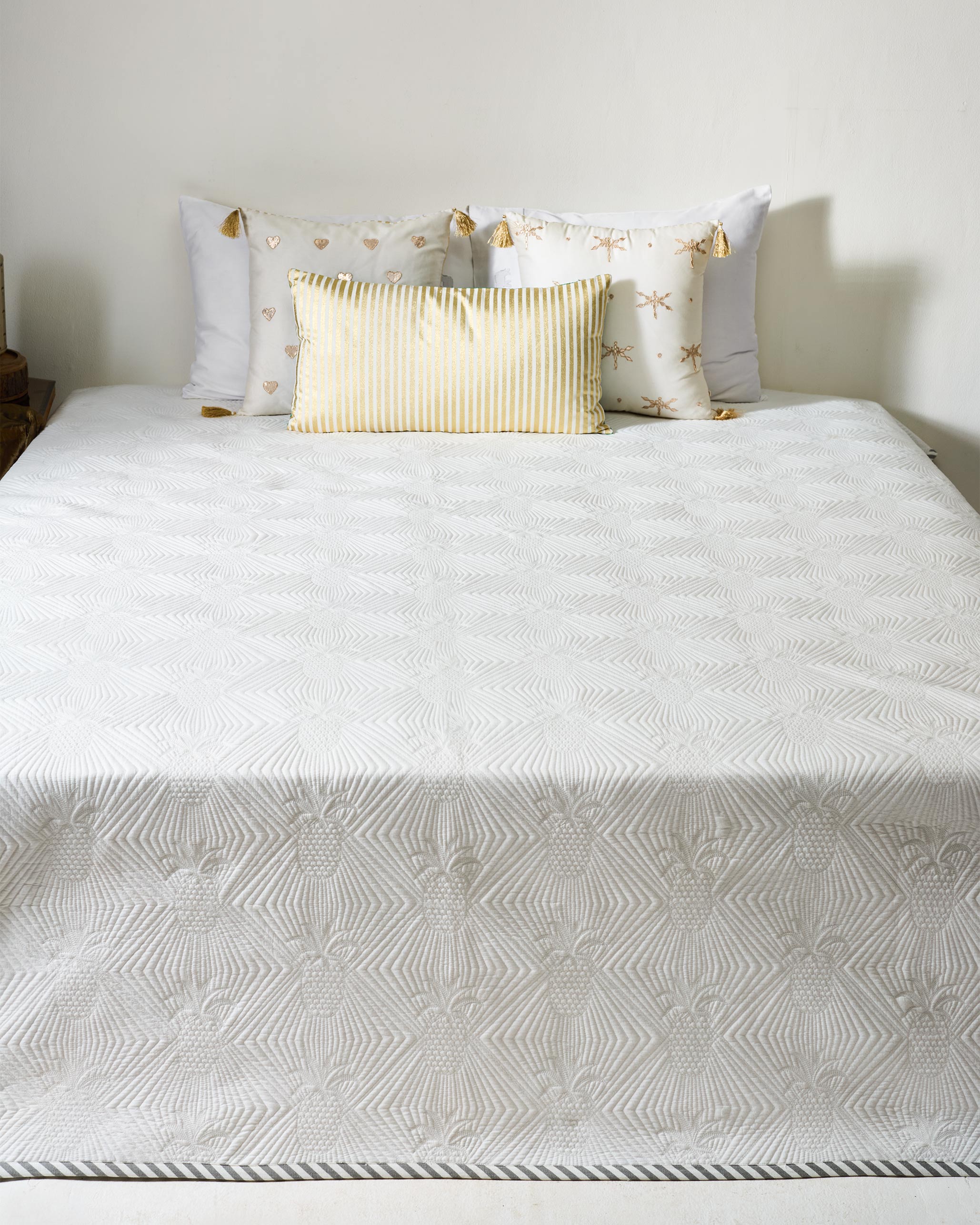 Pineapple Quilted Bedcover (King)