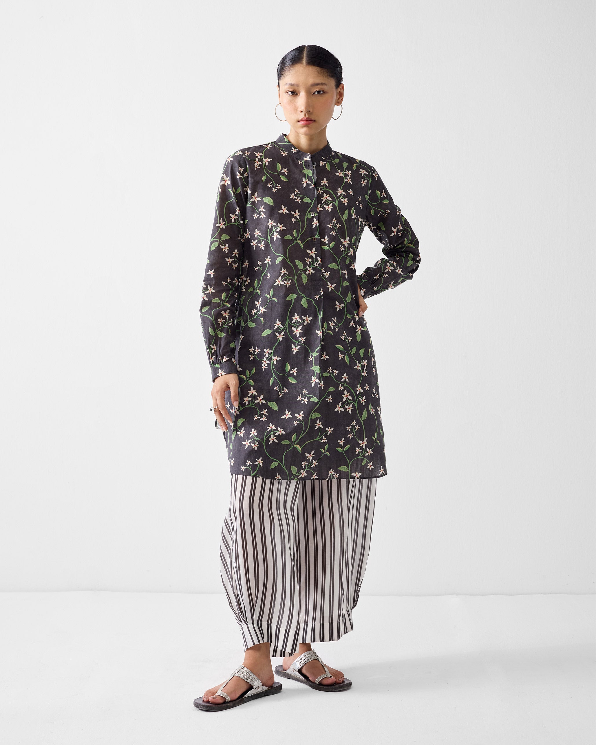 Basic Mid Length Kurta - Charcoal Print