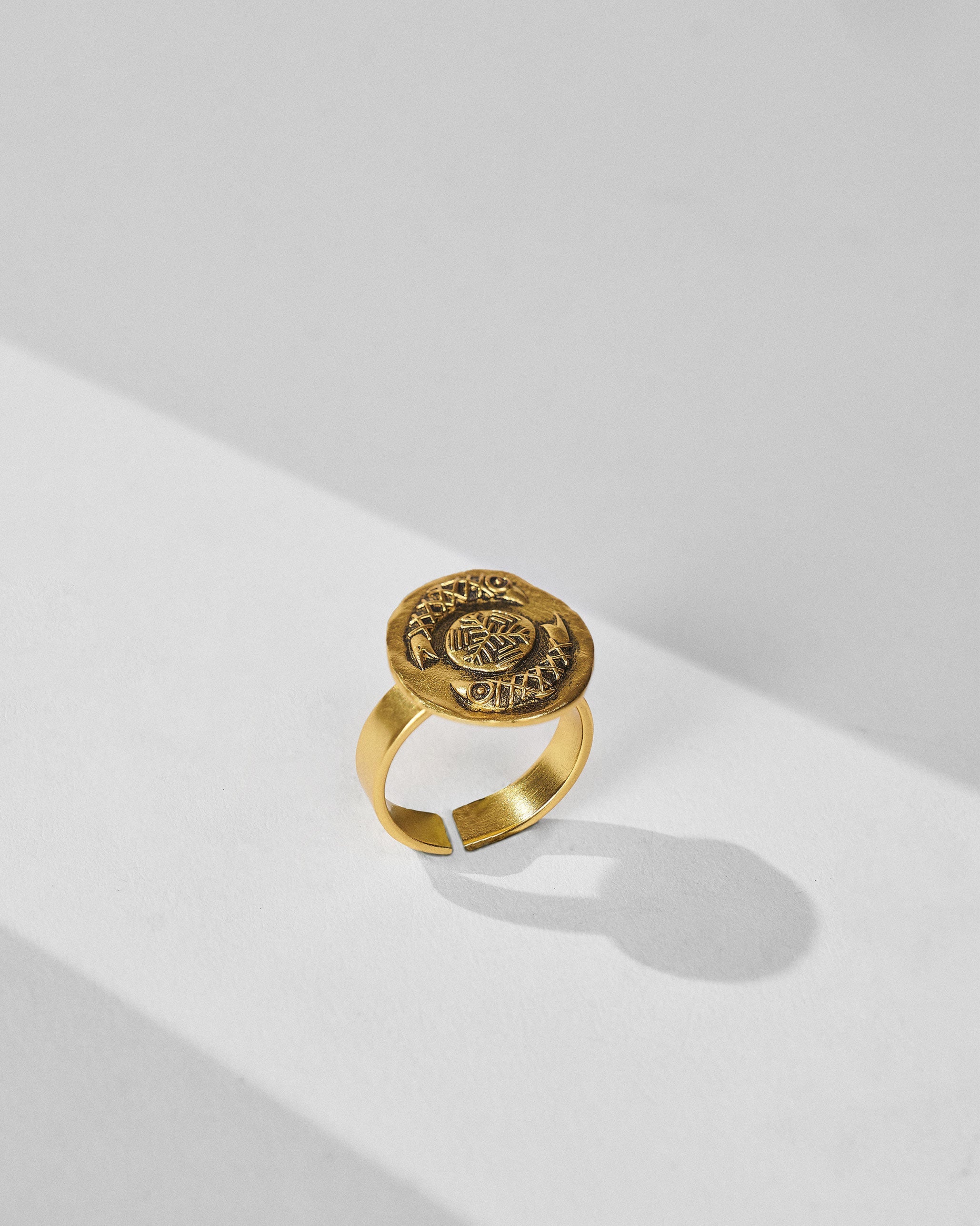 Machli Signet Ring - Gold