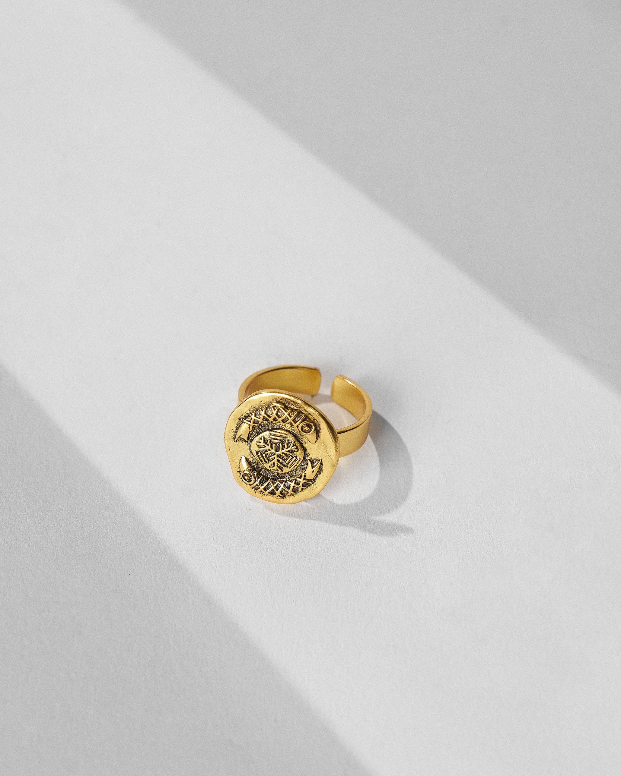 Machli Signet Ring - Gold