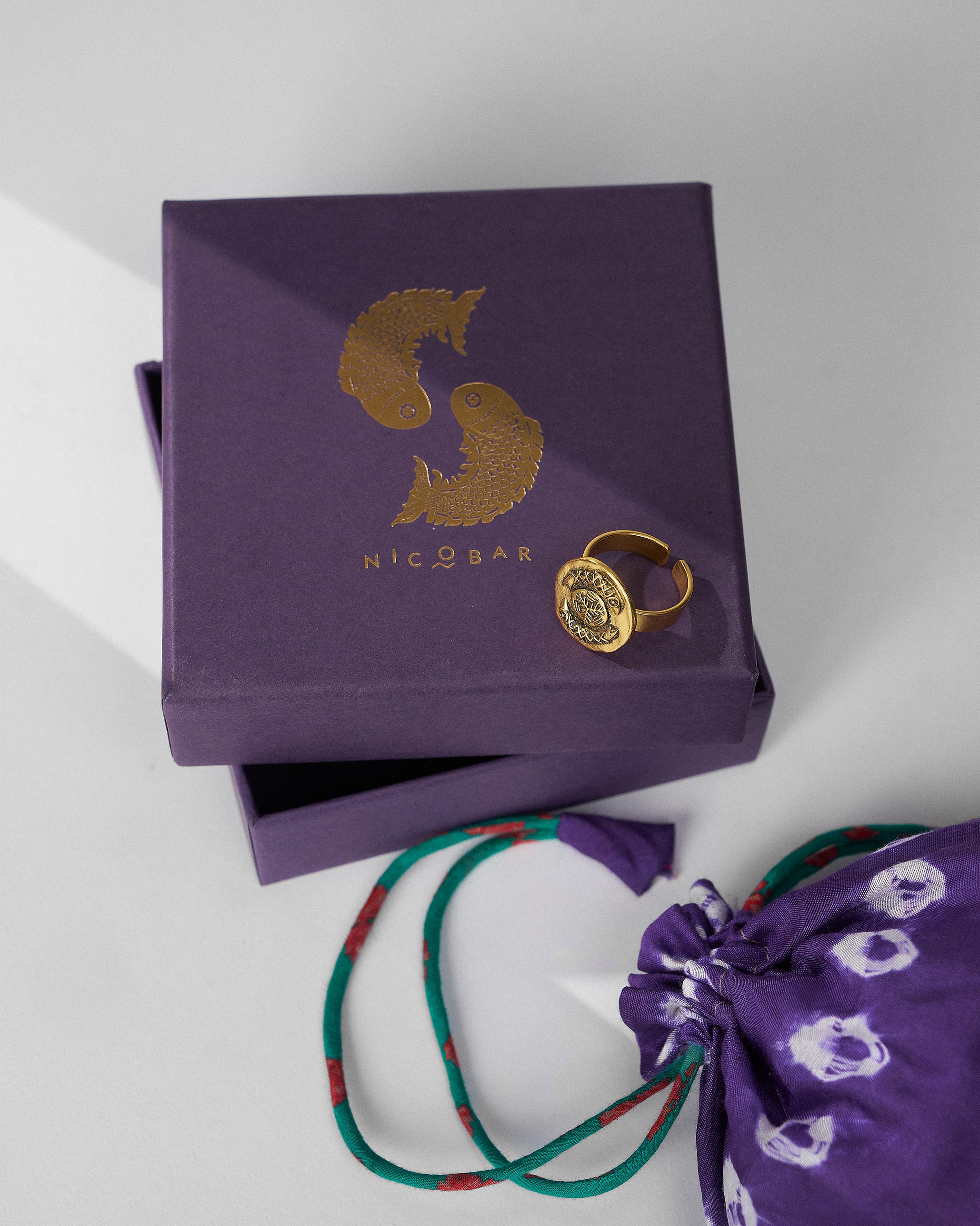 Machli Signet Ring - Gold