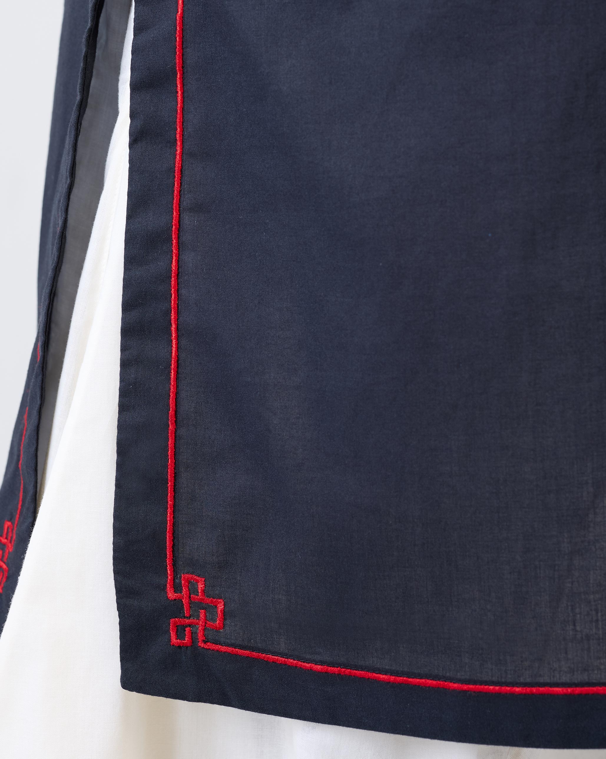 Arrham Kurta - Black Embroidered