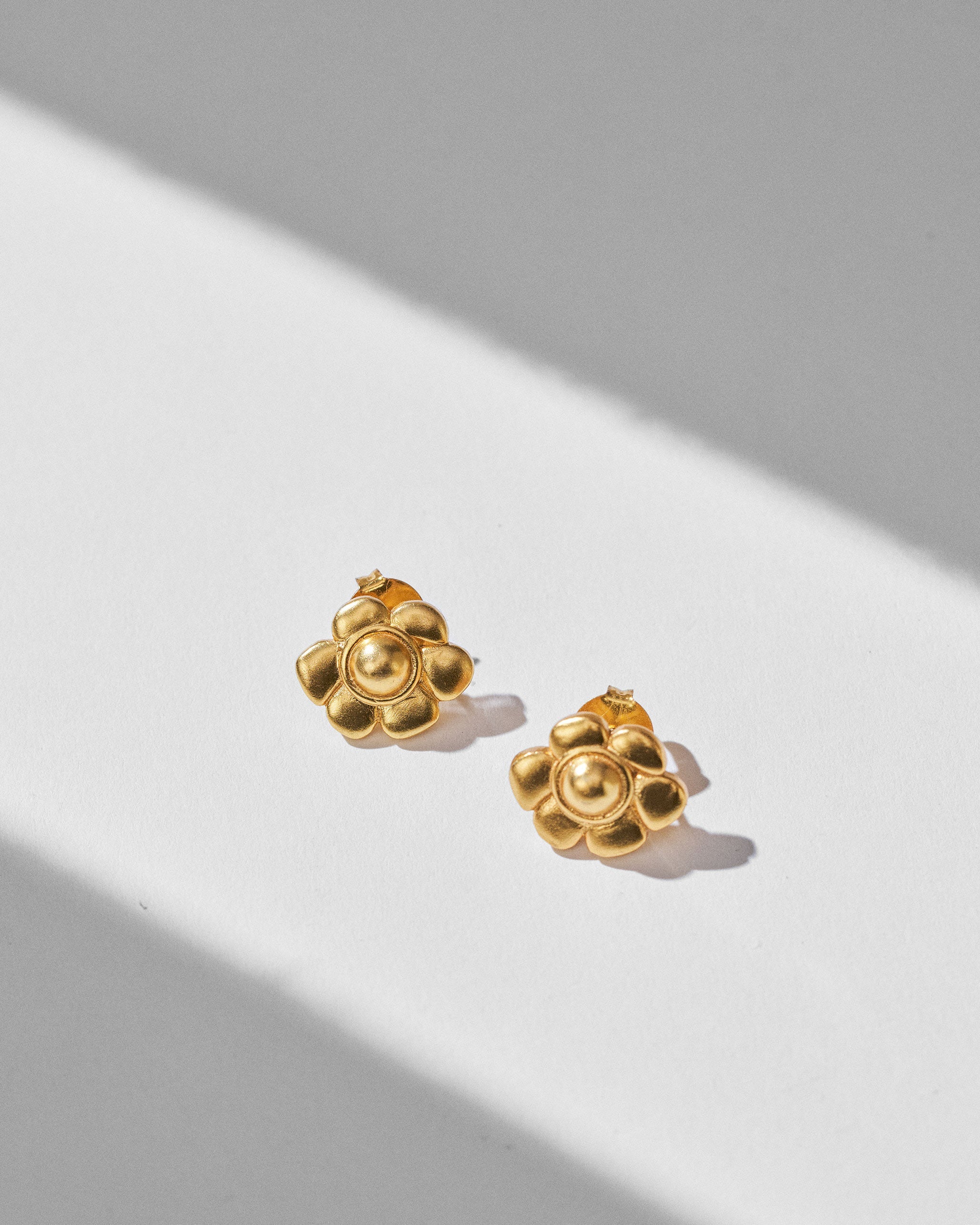 Daylily Studs - Gold