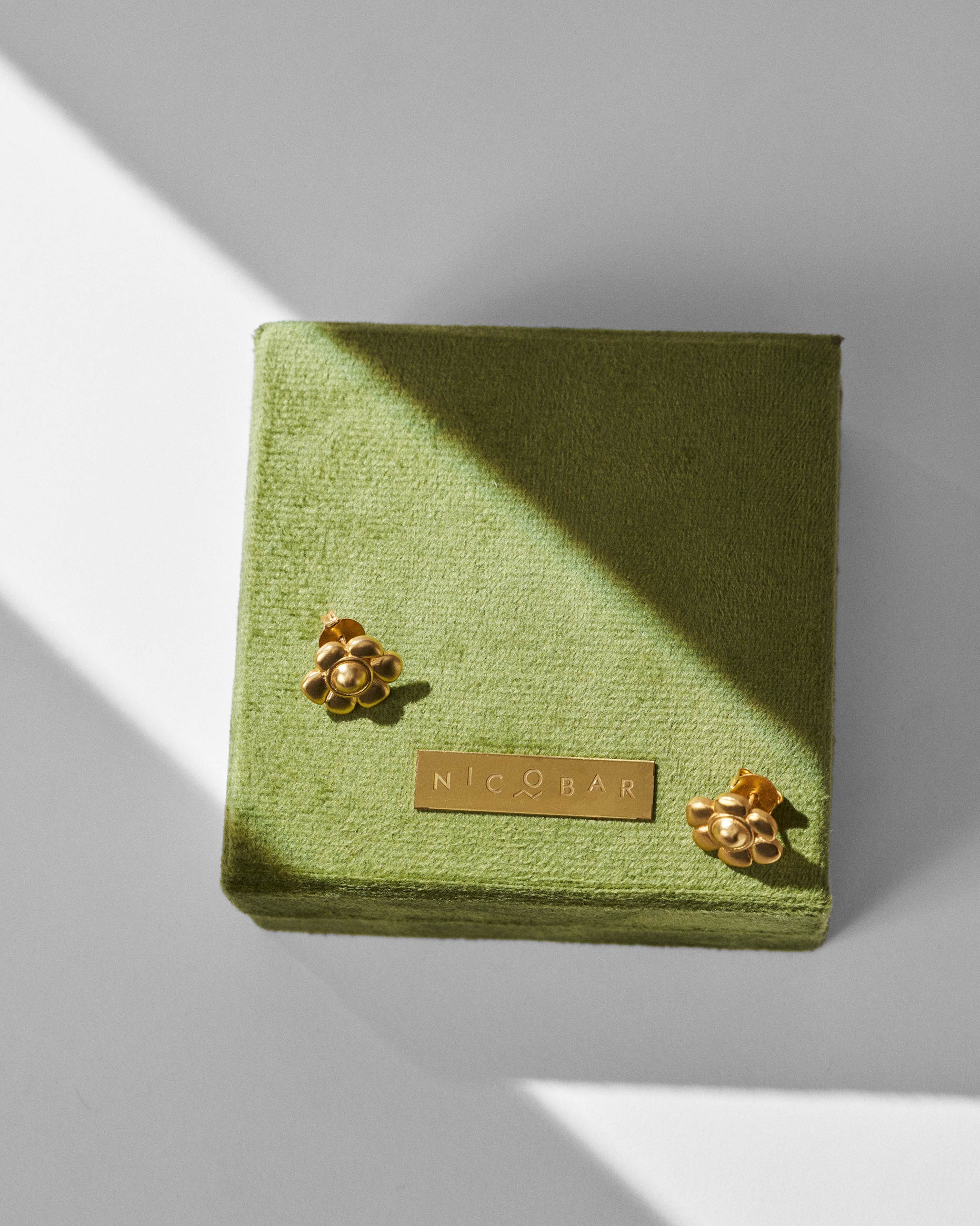 Daylily Studs - Gold