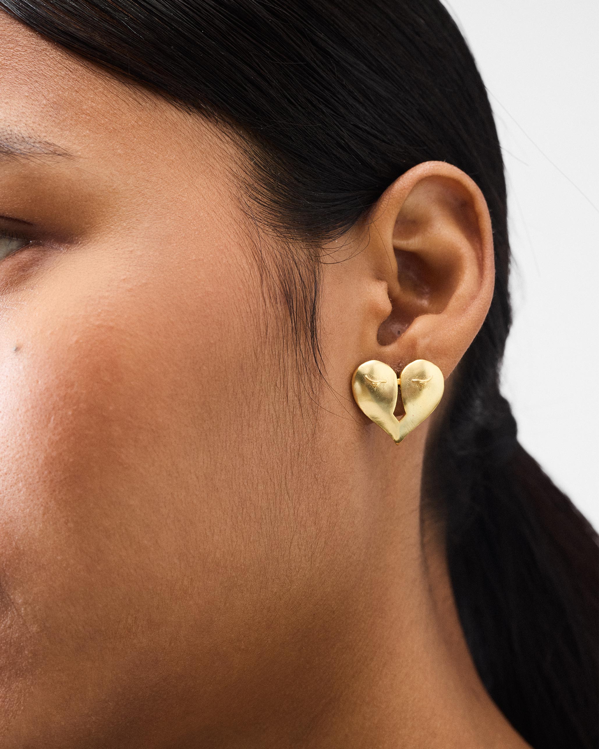 Dil Studs - Gold