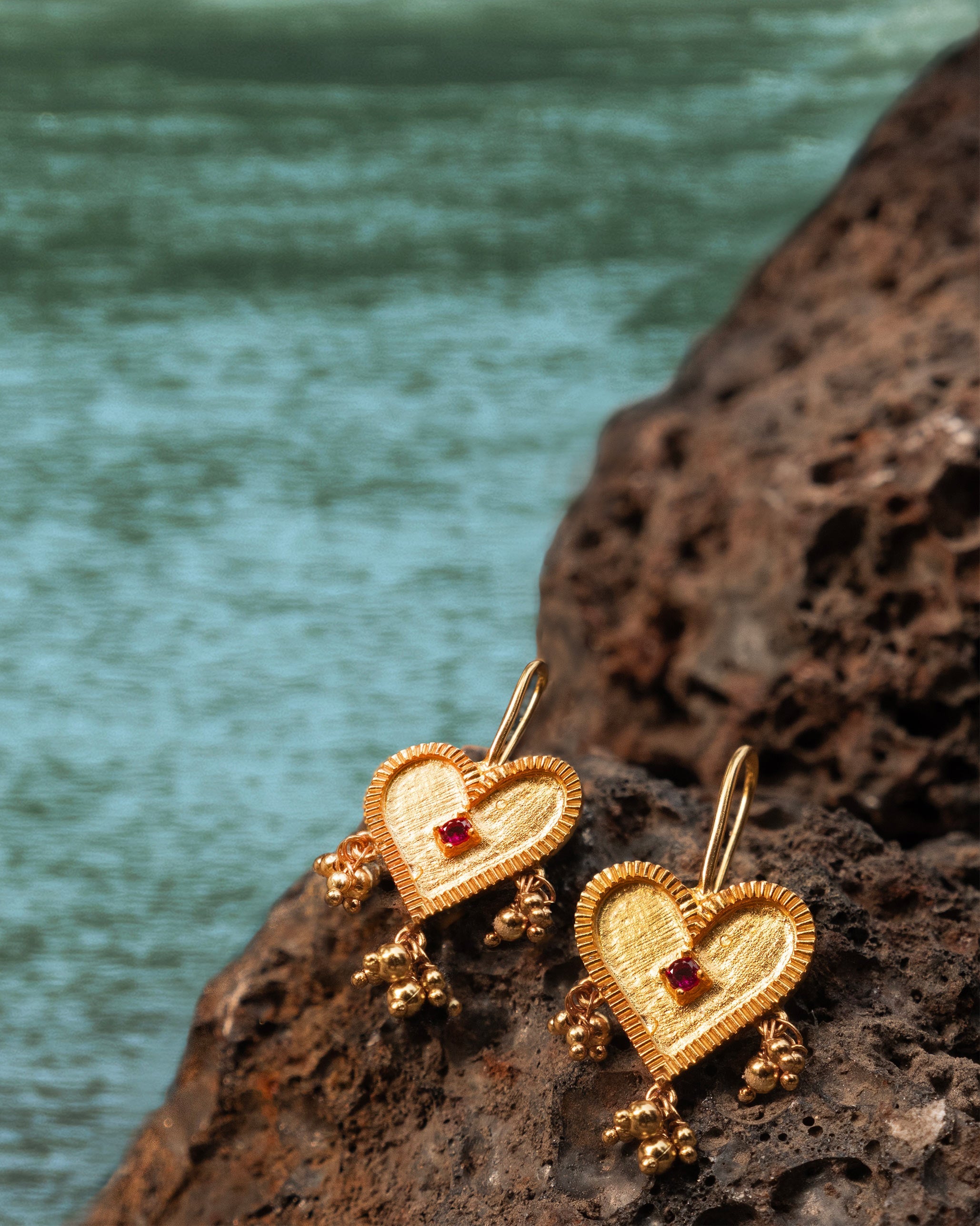 Little Heart Earrings - Gold