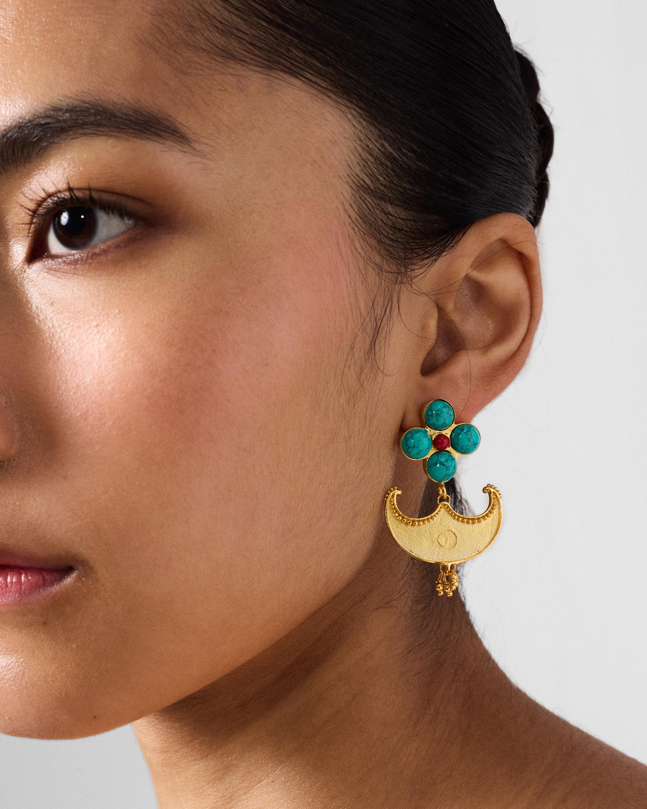 Naav Earrings - Gold