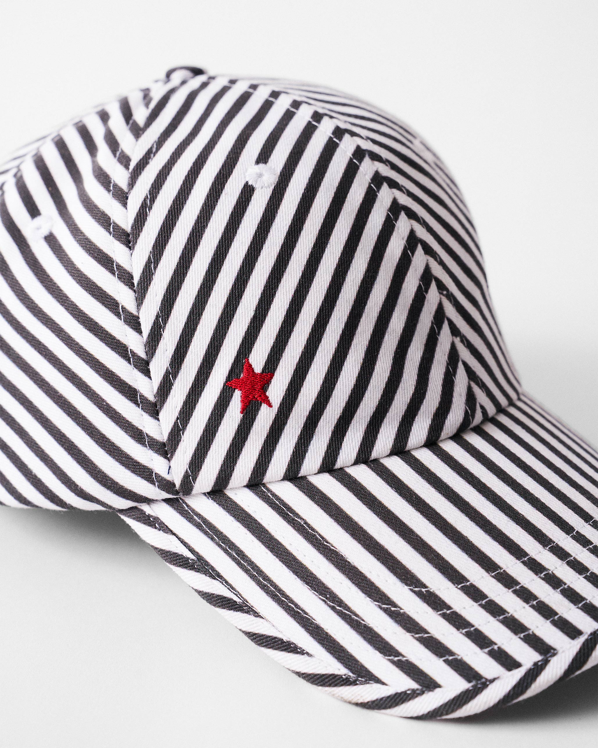 Traveller's Cap - Charcoal & Ivory