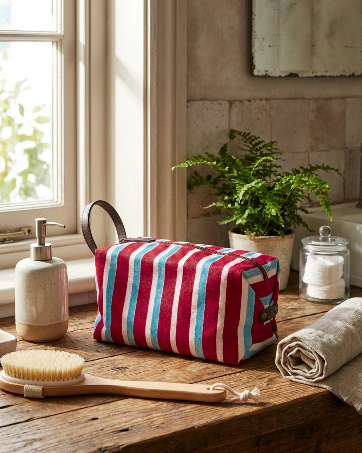 Shen Toilet Kit - Ice Blue & Red Stripes