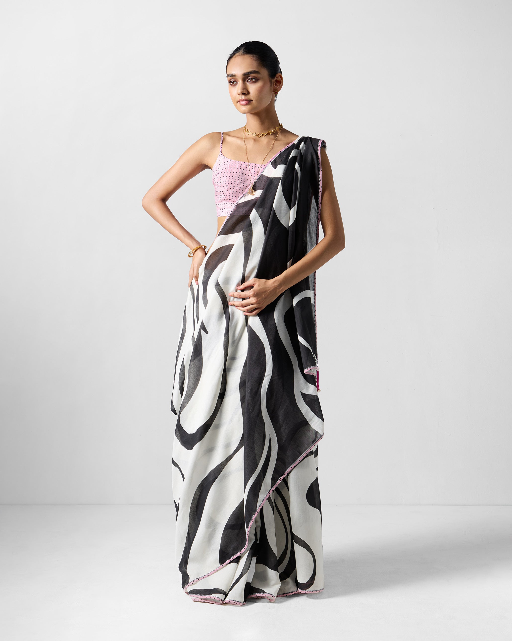 Ella Sari & Blouse- White & Black Printed