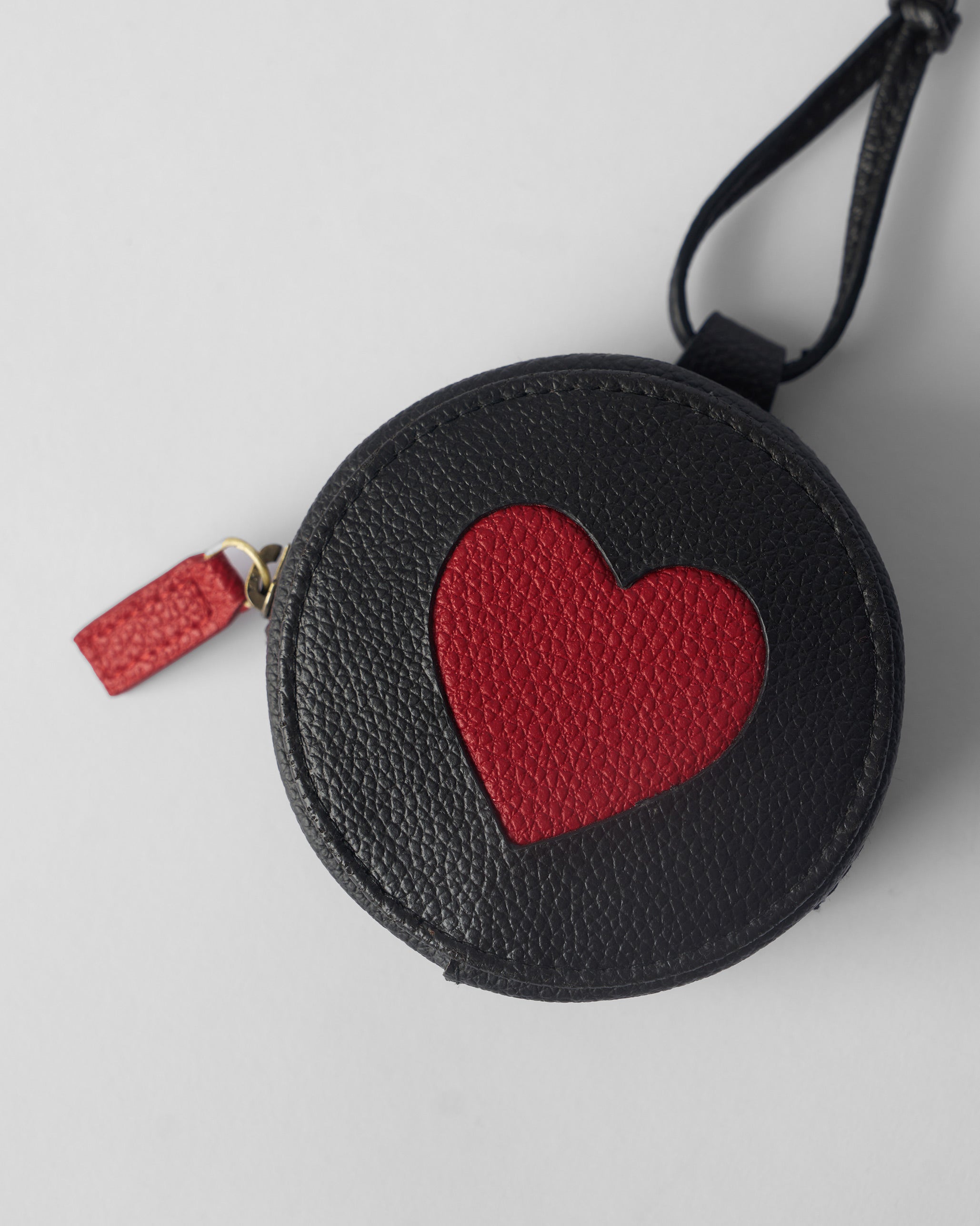 Nova Charm - Black & Red