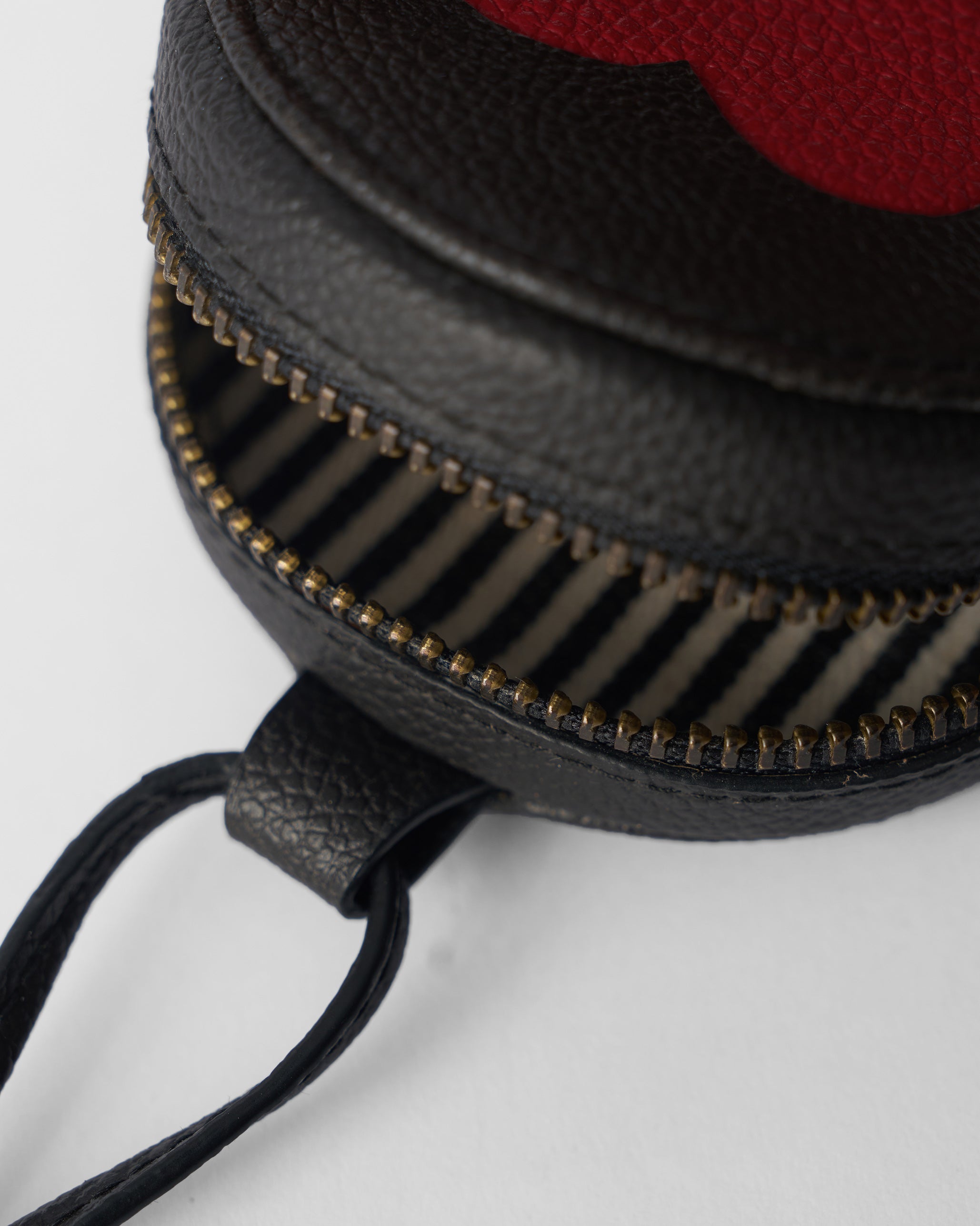 Nova Charm - Black & Red