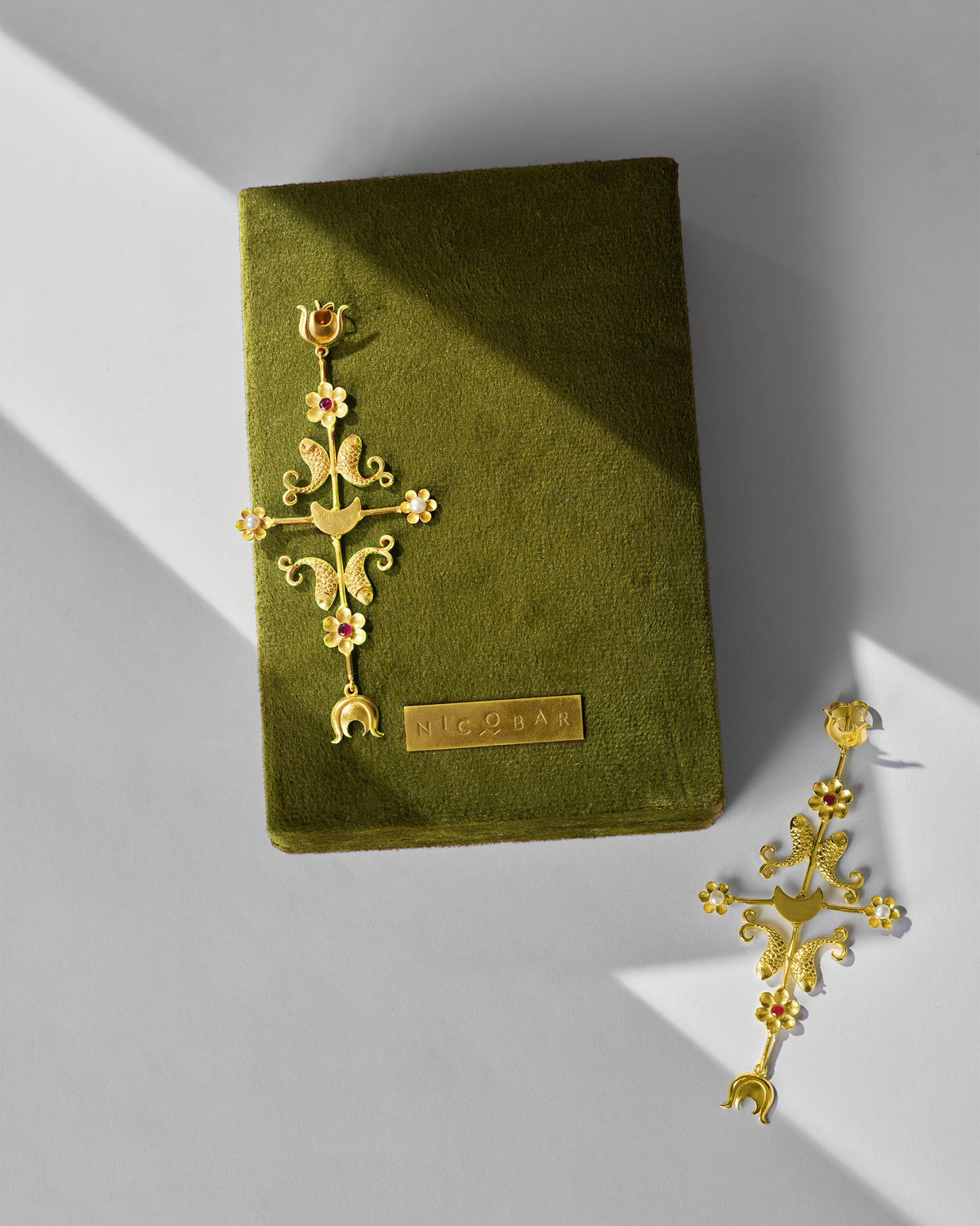 Gul Baag Earring - Gold