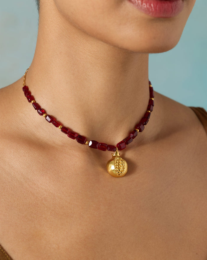 Gold Anar Bagicha necklace with garnet beads and a pomegranate pendant.