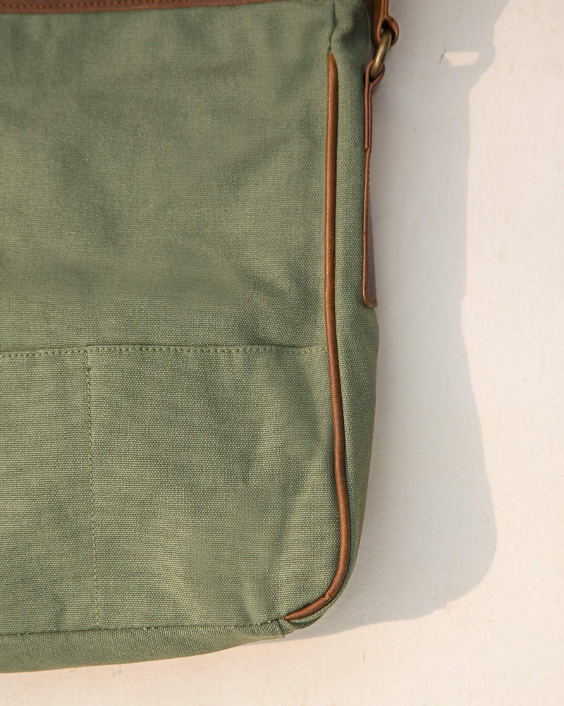 The Perfect Travel Messenger - Green